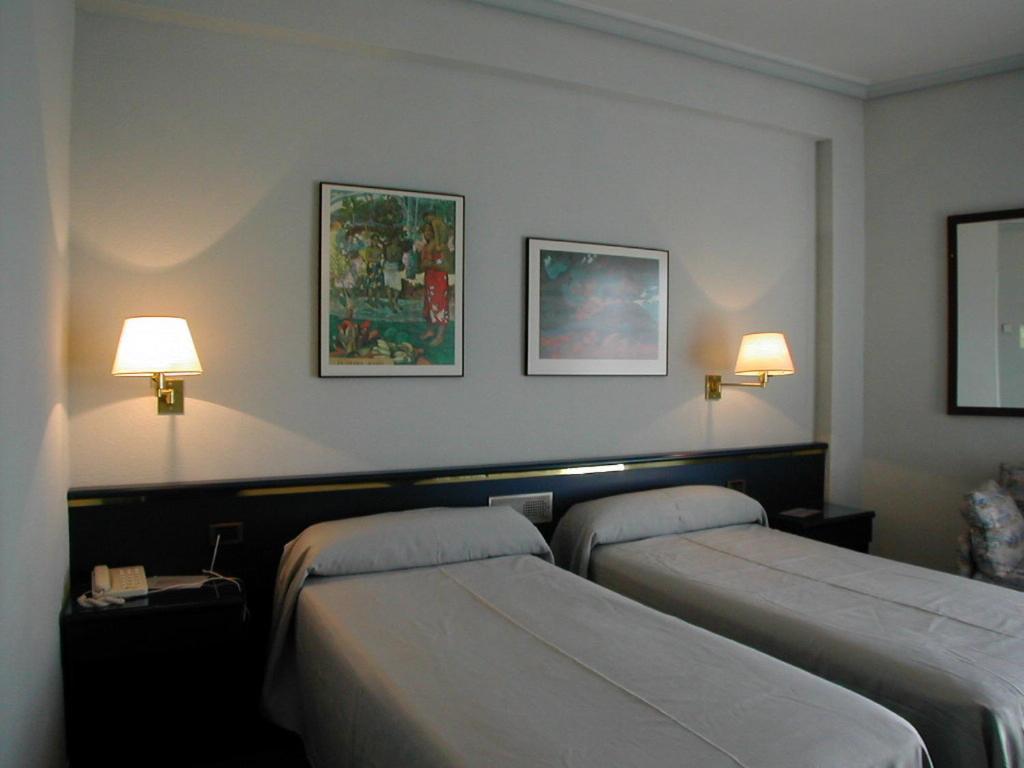 桑乔莱米雷斯国王酒店 巴尔巴斯特罗 客房 照片