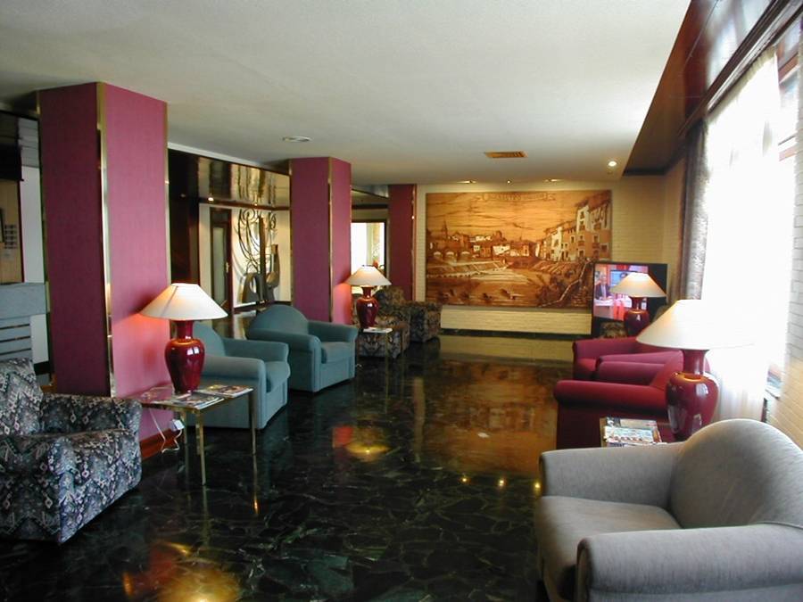 桑乔莱米雷斯国王酒店 巴尔巴斯特罗 内观 照片